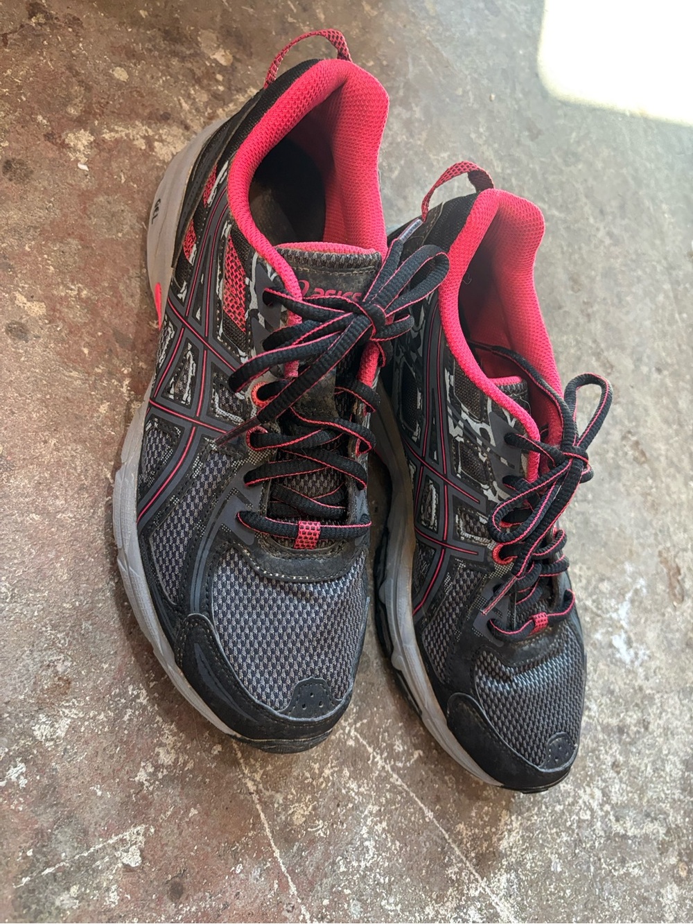 Women's Black & Pink Trail Running Sneakers